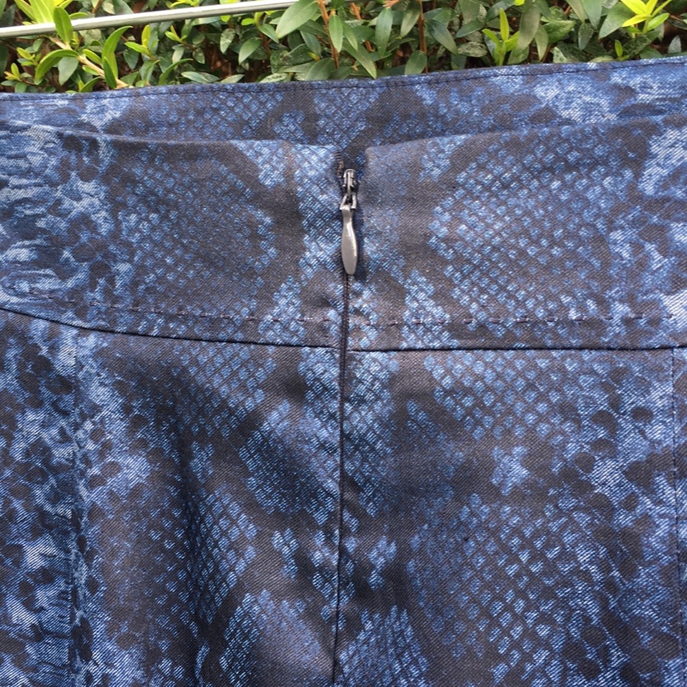Above the knee skirt - Picture 3 of 8